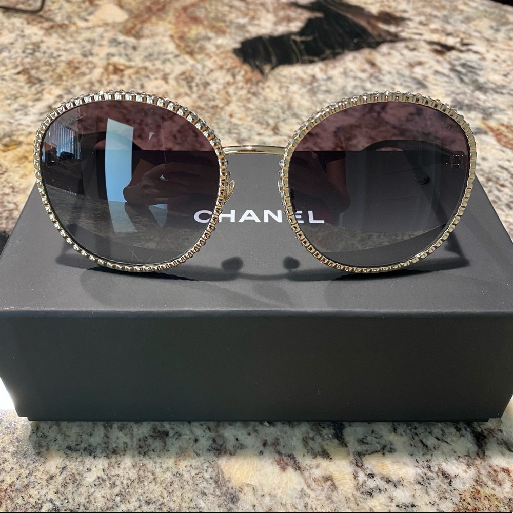 ❤️SOLD❤️ CHANEL ROUND SUNGLASSES FALL-WINTER 2 2021.